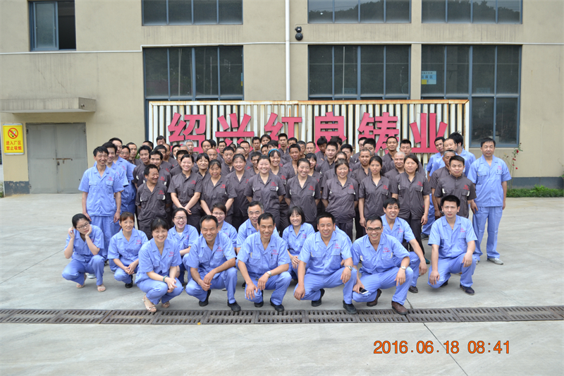 2016.06.18公司管理團隊與部分一線員工統(tǒng)一著裝合影，展示干部員工團結(jié)、積極向上風(fēng)采.JPG